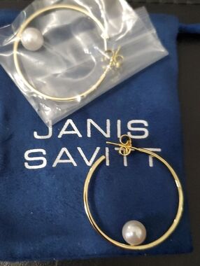 Janis Savitt Oprah's Favorite Floating Pearl Hoop Earrings (gold)